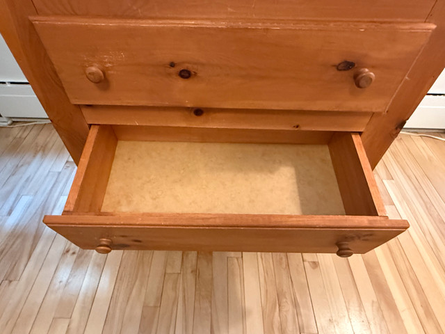commode en bois  dans Commodes et armoires  à Ville de Québec - Image 4