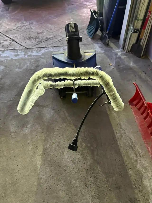 electric snowblower in Snowblowers in Mississauga / Peel Region - Image 7