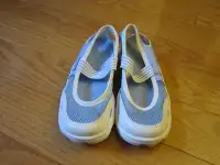 Land`s End Shoes Size 13 (for age approximate age 5-6)