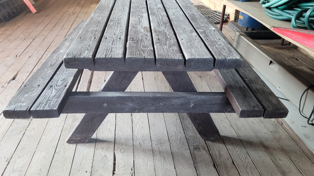 Picnic table, kids size in Outdoor Décor in Hamilton - Image 2