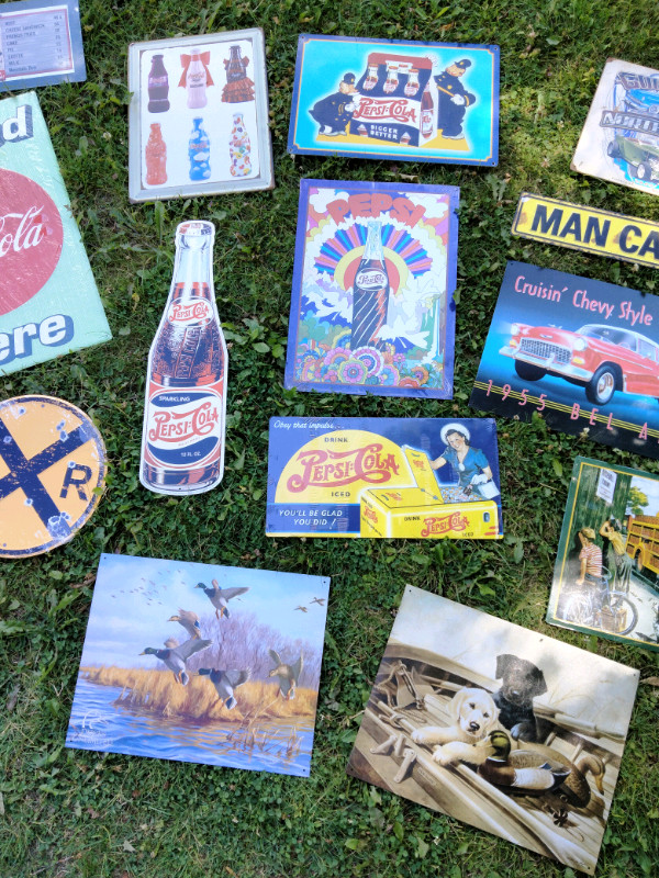 Flat tin signs on SALE in Arts & Collectibles in Barrie - Image 3