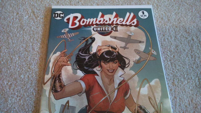 Bombshells United #1 - Signed by writer Marguerite Bennett dans Bandes dessinées  à Ville de Toronto