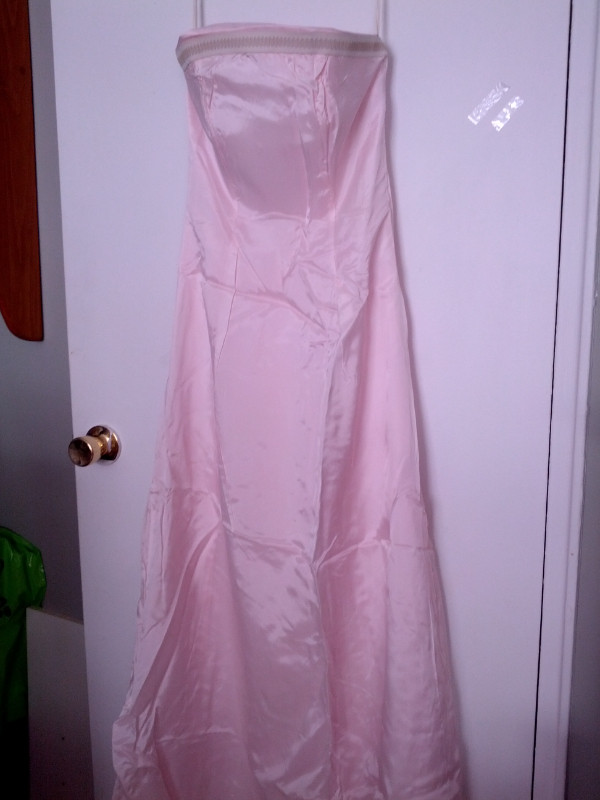 ** NEW** Off-the-Shoulder Satin A-Line in Women's - Dresses & Skirts in City of Toronto - Image 4