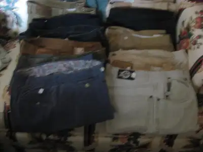 AUBAINE - TRÈS BONS PRIX - LOT DE PANTALONS ET CHEMISES HOMMES, View more