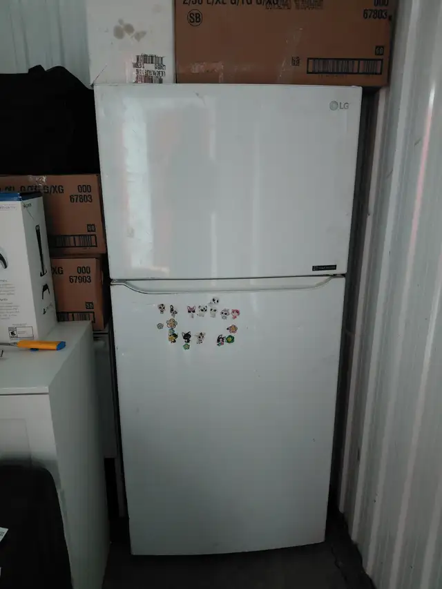 Fridge and stove in Refrigerators in City of Montréal - Image 3