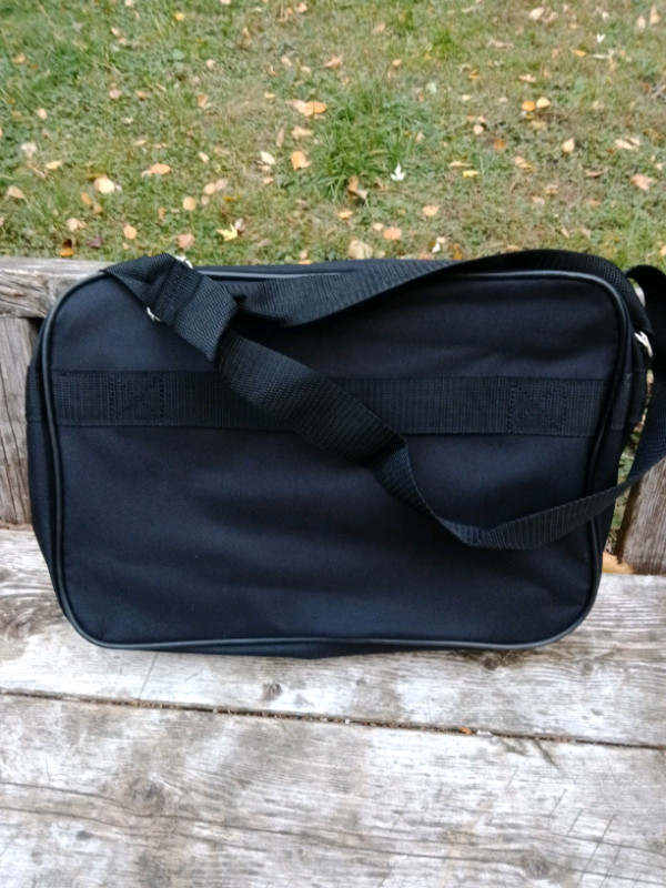 American Tourist Carryon Bag, 14.5"W x 10.5"H x 4.75"D in Other in Oshawa / Durham Region - Image 2