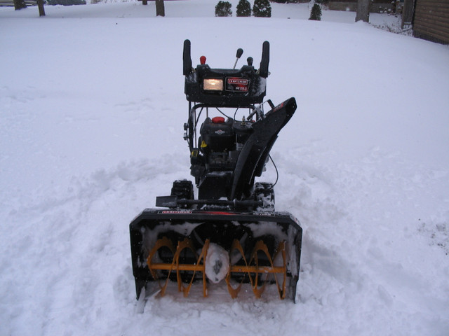 Craftsman 30 Inch Snow Blower in Snowblowers in Belleville - Image 2
