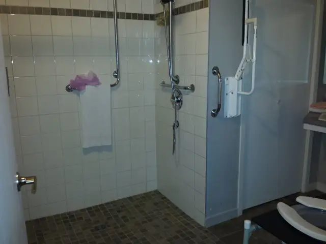 Chambre à louer. Centre-ville de Rivière-du-Loup. in Room Rentals & Roommates in Rimouski / Bas-St-Laurent - Image 3