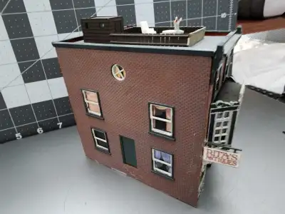 HO MODEL STRUCTURE - Antique Shoppe & Apartment, View more