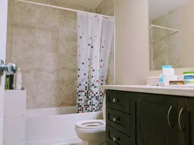 Are you an individual looking for a comfortable place to call home. I have spacious Master bedroom w...