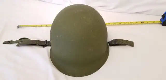 Cdn US army mil M-1 steel helmet outer green w chin strap c1960s in Arts & Collectibles in Ottawa - Image 5