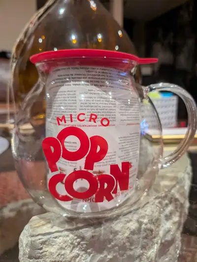 Brand new. Glass Microwave Popcorn Maker – Wide Mouth Design and Dual Function Lid – Temperature Saf...