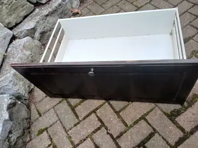 Used kitchen drawers. Dimensions are in the photos.