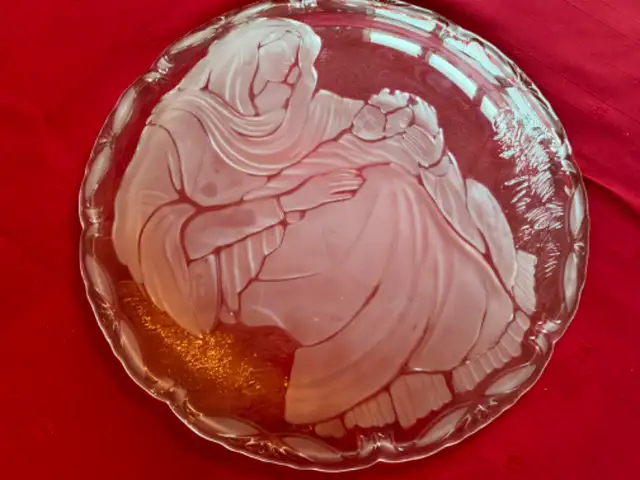 15” Clear Glass Christmas Platter - Picture of Mary and Baby63234578948097121
