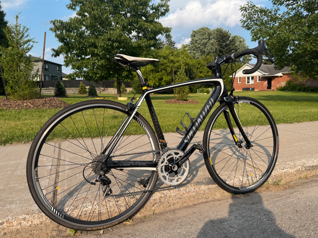 Full Carbon Specialized Tarmac Road Bike dans De route  à Laval/Rive Nord - Image 3