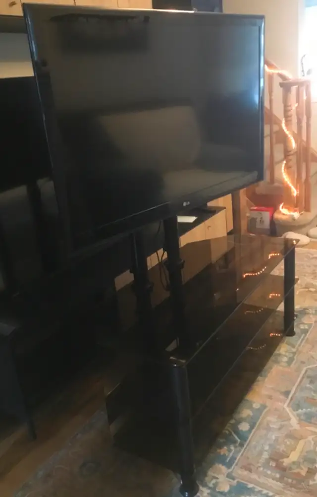 TV Stand glass shelves with 47” LG TV62864745920001121