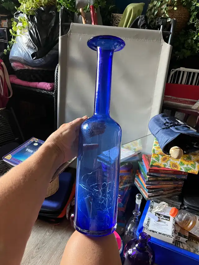5 unique decorative bottles in Home Décor & Accents in Calgary - Image 10