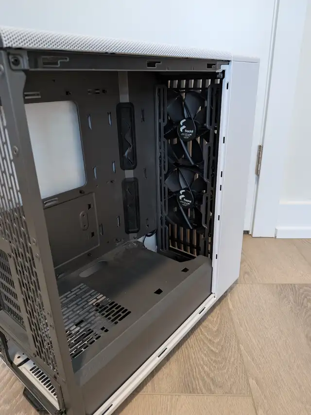 Fractal Design North ATX Mid Tower Case White in System Components in Markham / York Region - Image 7