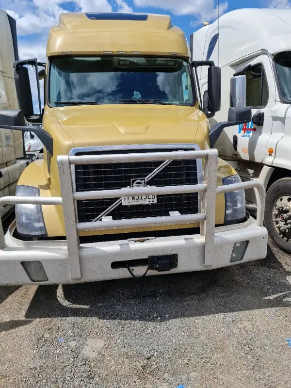 2015 Volvo highway truck for Sale in Heavy Trucks in Mississauga / Peel Region