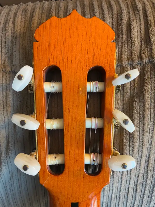 José Ramírez 1A – 1975 in Guitars in Québec City - Image 9
