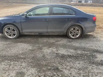Thinking of selling my tdi it’s a 2013 6 speed manual runs great. Low kms for the year only 172,000k...