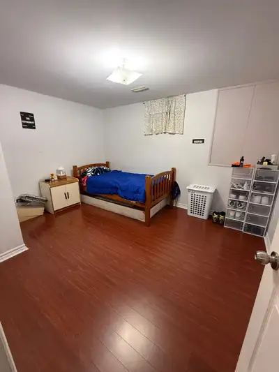 Rare Find! Private Room with Separate Entrance – Rent Includes Utilities & Parking !!!!!✨ Spacious p...