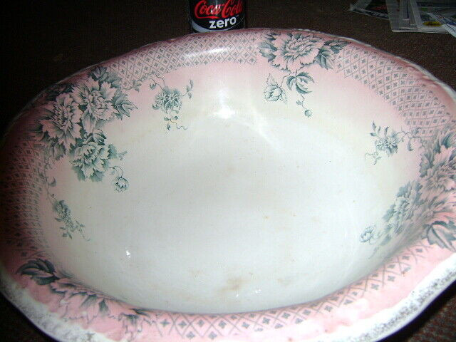 ANTIQUE WASH BOWL in Arts & Collectibles in Sarnia