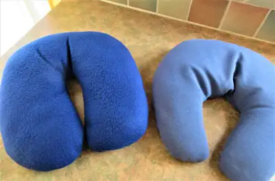 2 COUSSINS APPUIE-TÊTE, View more