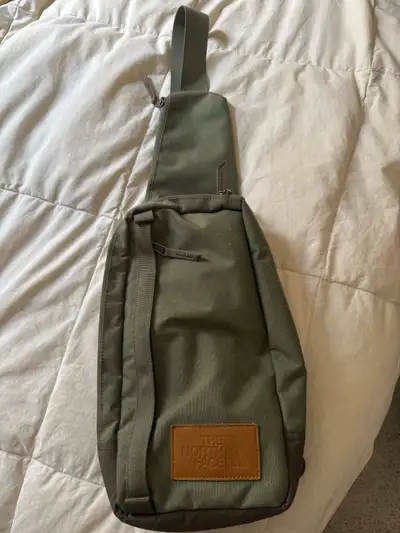The North Face Field Bag. Perfect bag for small items while traveling or day hikes. The bag is in pe...