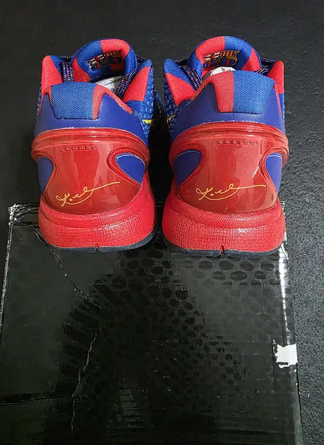 Kobe 6 Barcelona size 8.5 in Men's Shoes in Mississauga / Peel Region - Image 6
