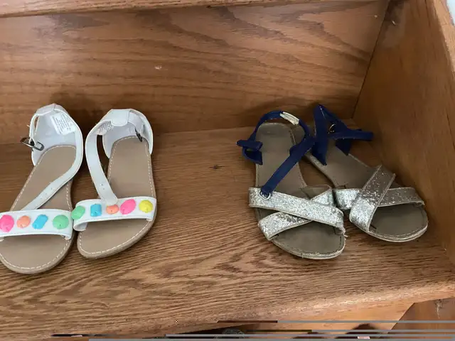 Various Girls Shoes size 9-3/4 in Kids & Youth in City of Toronto - Image 4