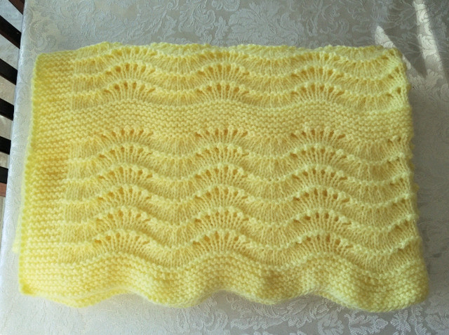 Hand knitted Baby blanket in Clothing - Preemie in Winnipeg - Image 3