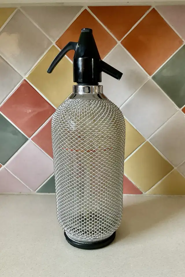 Soda bottle in Kitchen & Dining Wares in Edmonton - Image 2
