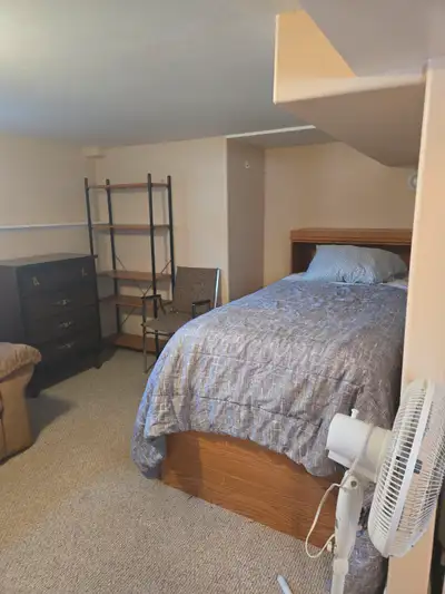Bed sitting room. 8 or 9 month lease for a student