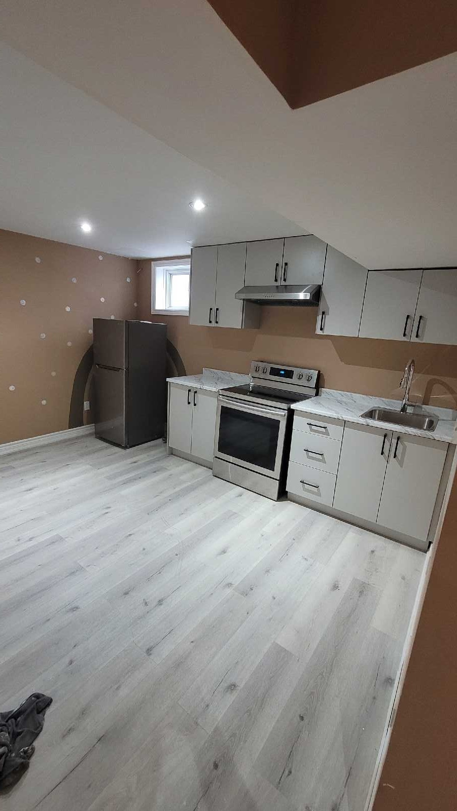 BASEMENT FOR RENT 5
