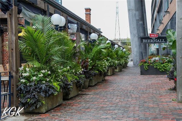 Commercial Commercial/Retail Derry in Commercial & Office Space for Sale in Oakville / Halton Region