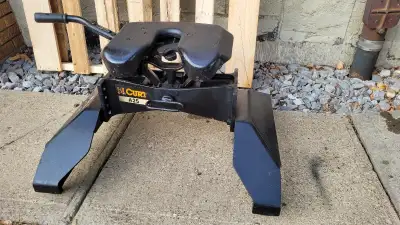 Curt A25 Fifth wheel hitch for GM CHEVY PUCK SYSTEM, View more