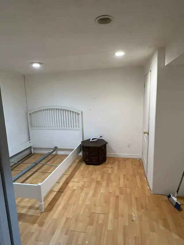 private room with private kitchen and washroom in Room Rentals & Roommates in Mississauga / Peel Region - Image 2