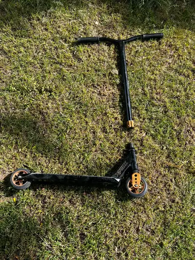 Barely used scooter. Need to assemble. Price negotiable