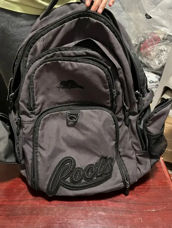 ROOTS Back Pack in Other in Kitchener / Waterloo - Image 5