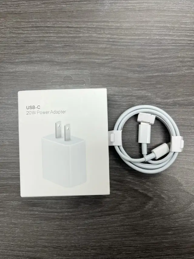 USB-C Adapter & Type-C to Lightning Cable Set **Fast Charging** in Cables & Connectors in Mississauga / Peel Region - Image 2