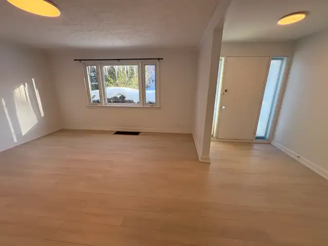 XLARGE 4 Bedroom 1.5 Bath Renovated House at Yonge and Steeles in Long Term Rentals in Markham / York Region - Image 14