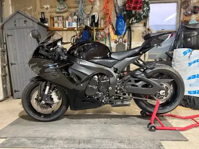 I’m selling my 2020gsxr600 because my family won’t let me keep it, the bike is in excellent conditio...