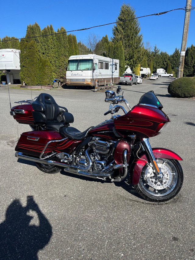 Road Glide ultra classic 2015, CVO in Road in Delta/Surrey/Langley - Image 2