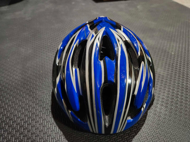 Supercycle Lightweight Bike Helmet in Clothing, Shoes & Accessories in Moncton - Image 2