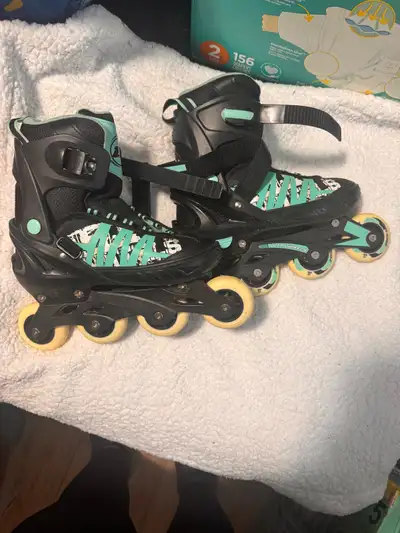 Never worn, was boughten a few years ago but never had the confidence to try to learn how to roller...