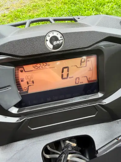 2022 outlander 570 v-twin mossy oak edition 1 owner Only 4500 km 2WD/4WD Handguards Heated handgrips...