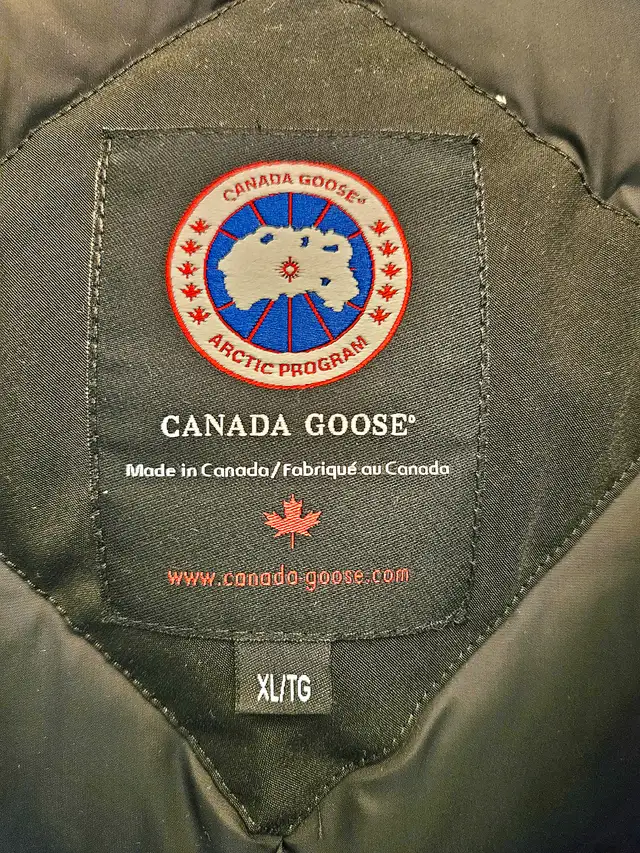 Canada Goose Victoria Women's Parka in Women's - Tops & Outerwear in Mississauga / Peel Region - Image 5