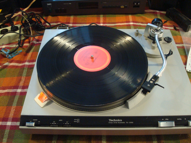 Table tournante Technics SL-3200 Turntable - Direct drive dans Chaînes stéréo  à Longueuil/Rive Sud