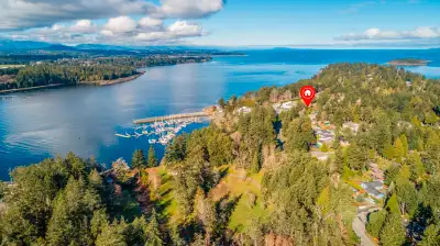 Beautiful Beachcomber Oceanview Home! Tucked away on a quiet entrance off The Bell, this bright and...